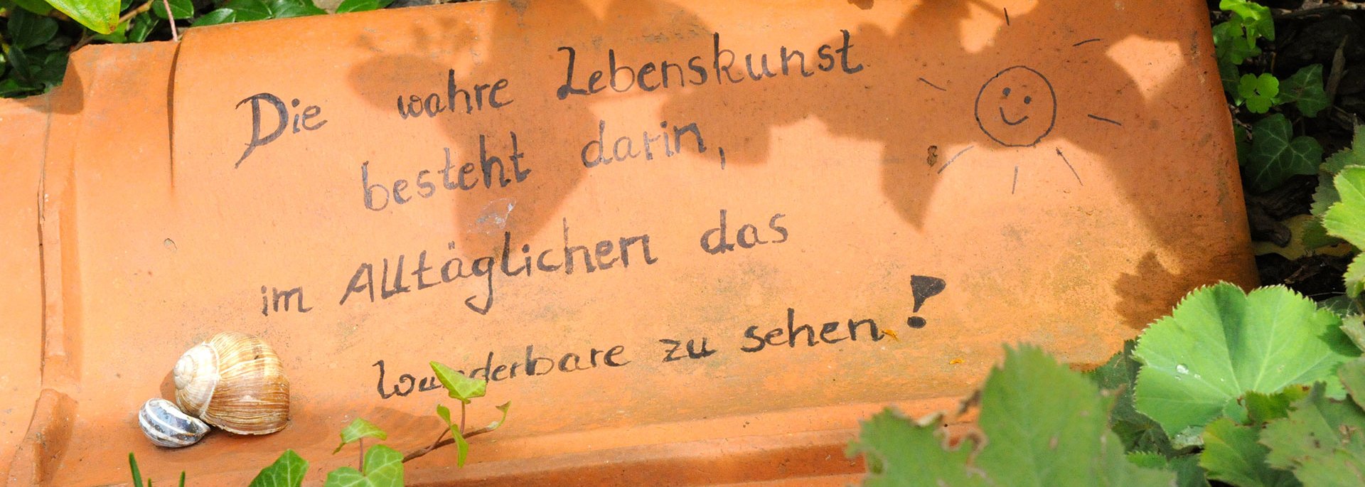 Spruch auf Tonscherbe