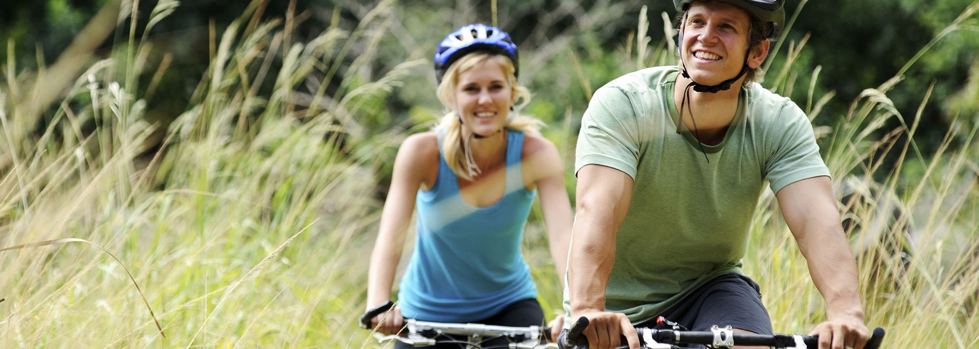 Paar beim Biken