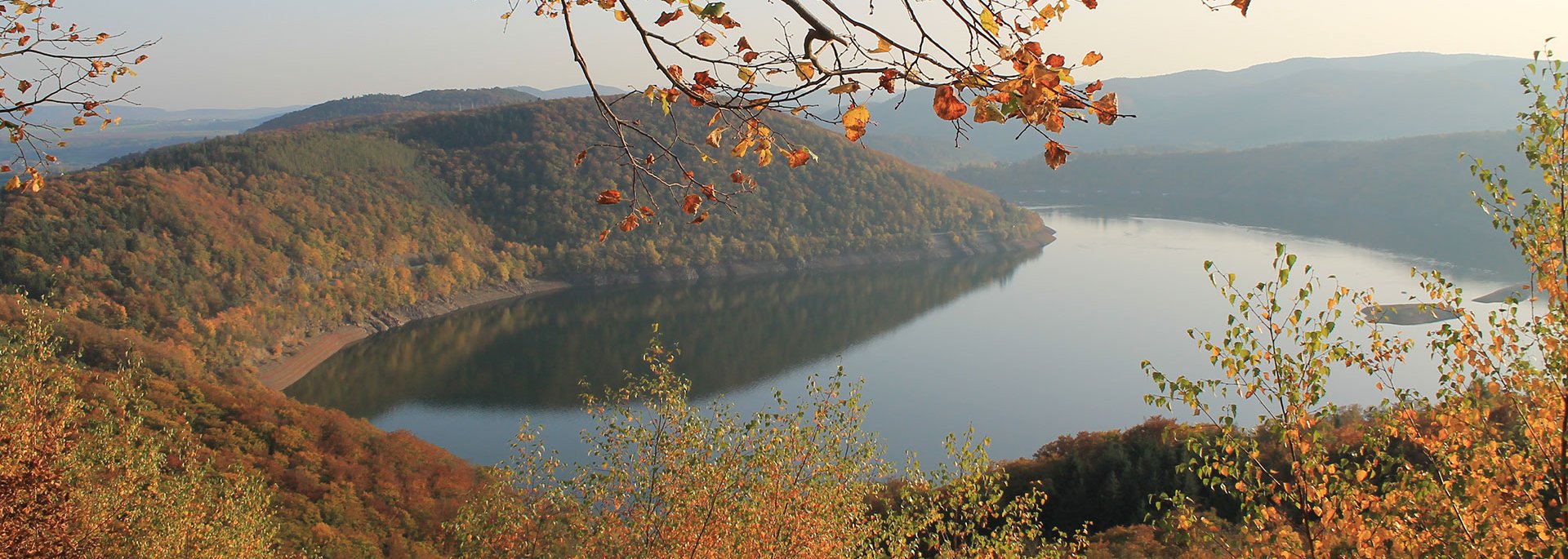 Der Edersee im Herbst