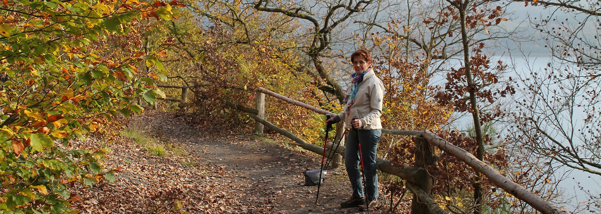 Wandern im Herbst am Edersee